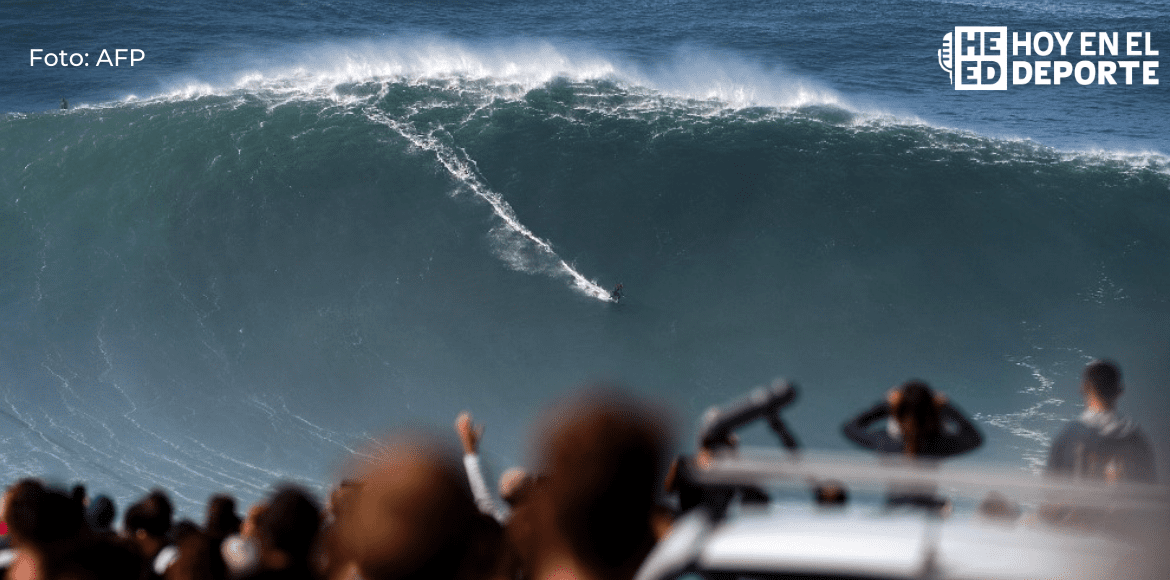 Los surfistas se enfrentan a las primeras olas gigantes en Nazaré